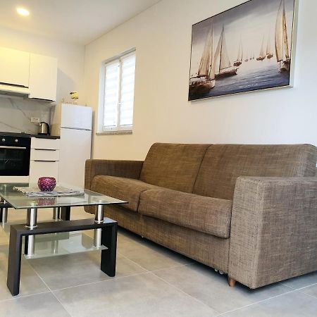 Sea Star Apartments Pjescana Uvala Bagian luar foto