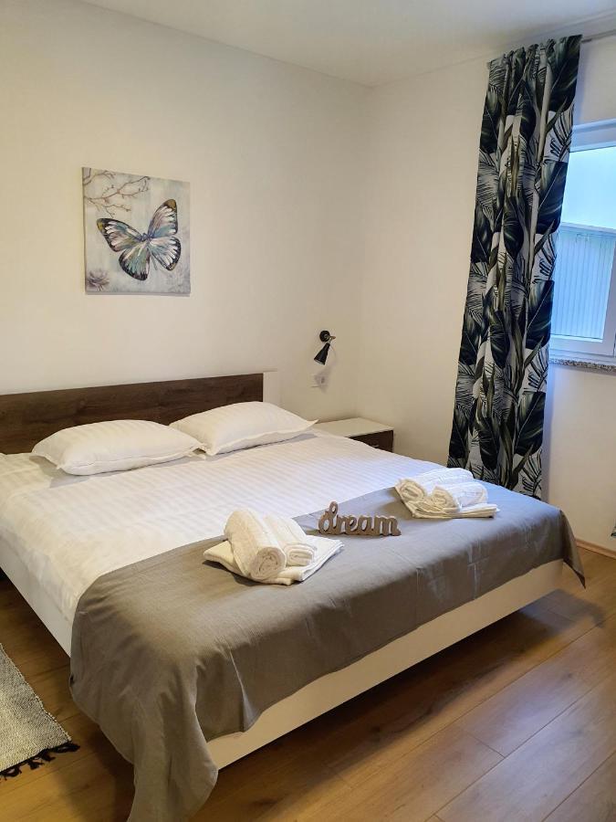 Sea Star Apartments Pjescana Uvala Bagian luar foto
