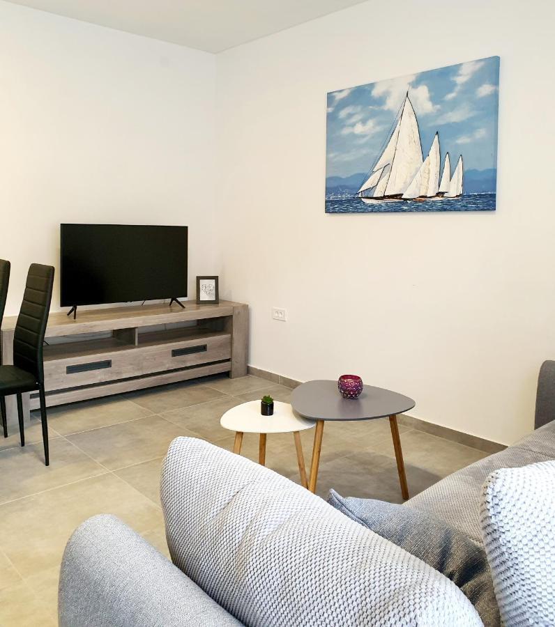 Sea Star Apartments Pjescana Uvala Bagian luar foto