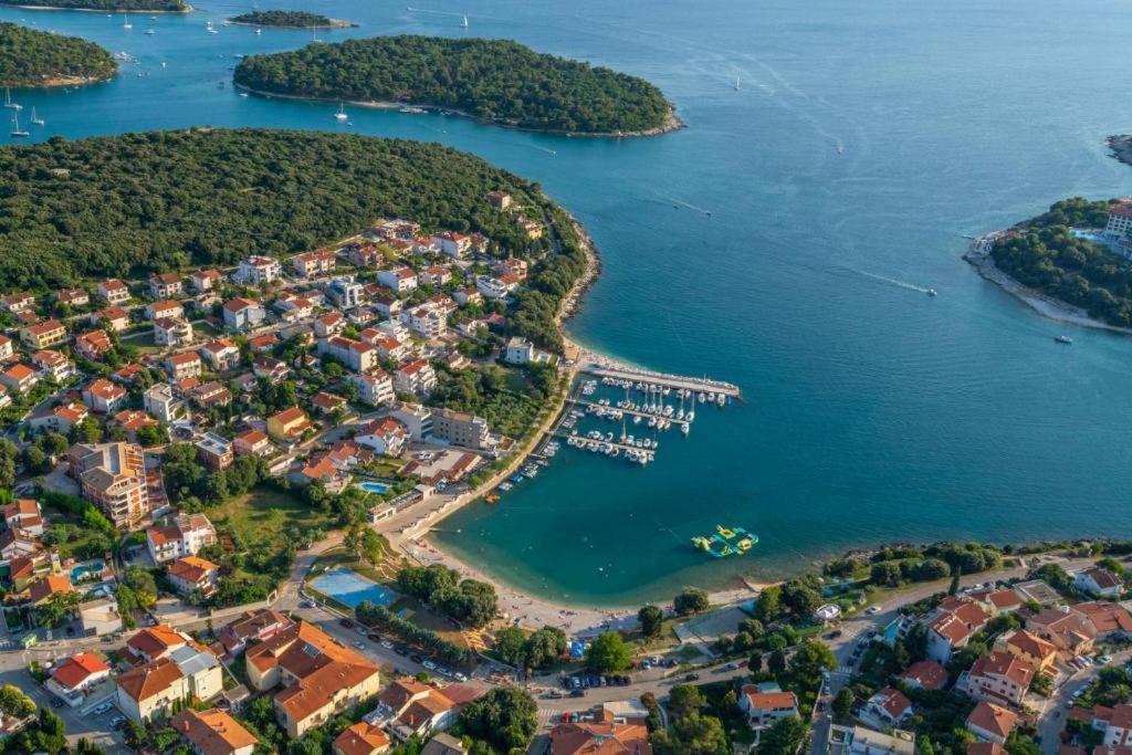 Sea Star Apartments Pjescana Uvala Bagian luar foto