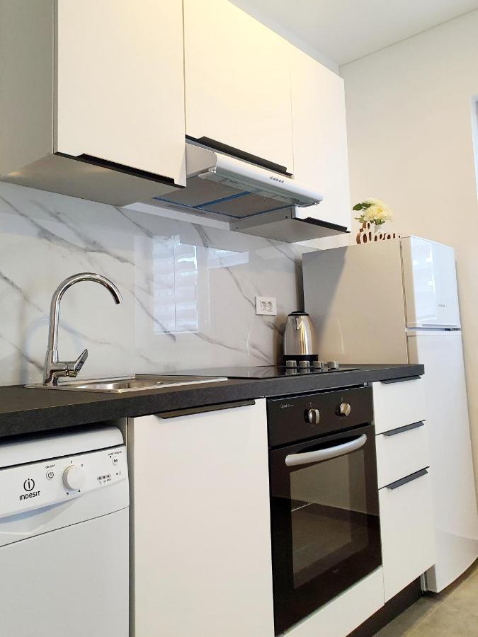 Sea Star Apartments Pjescana Uvala Bagian luar foto
